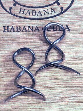 Women's Twisted Spike Earrings - 10 Gauge